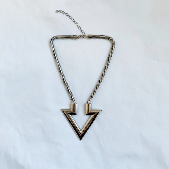 FOREVER 21 | SILVER ARROW STATEMENT NECKLACE - Picture 2 of 7